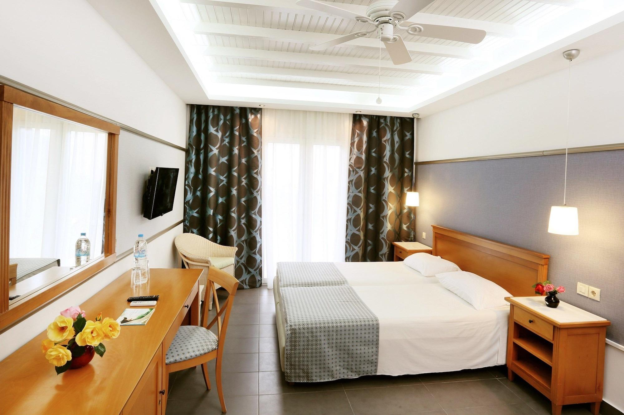 Sentido Apollo Palace Mesongí エクステリア 写真 A typical room at the hotel