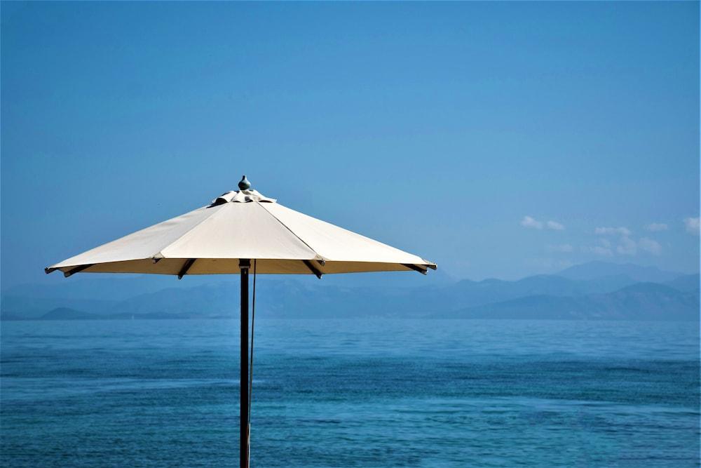 Sentido Apollo Palace Mesongí エクステリア 写真 A beach umbrella