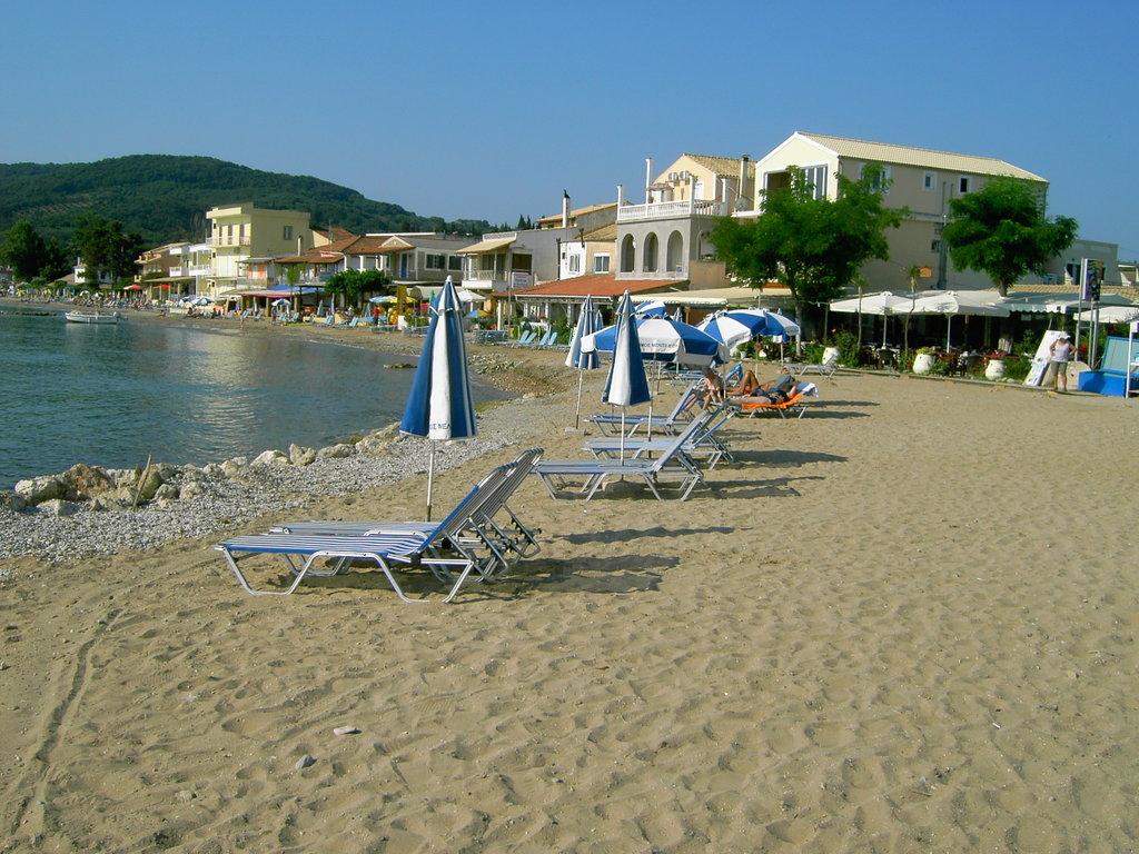 Sentido Apollo Palace Mesongí エクステリア 写真 A beach in Nea Vrasna