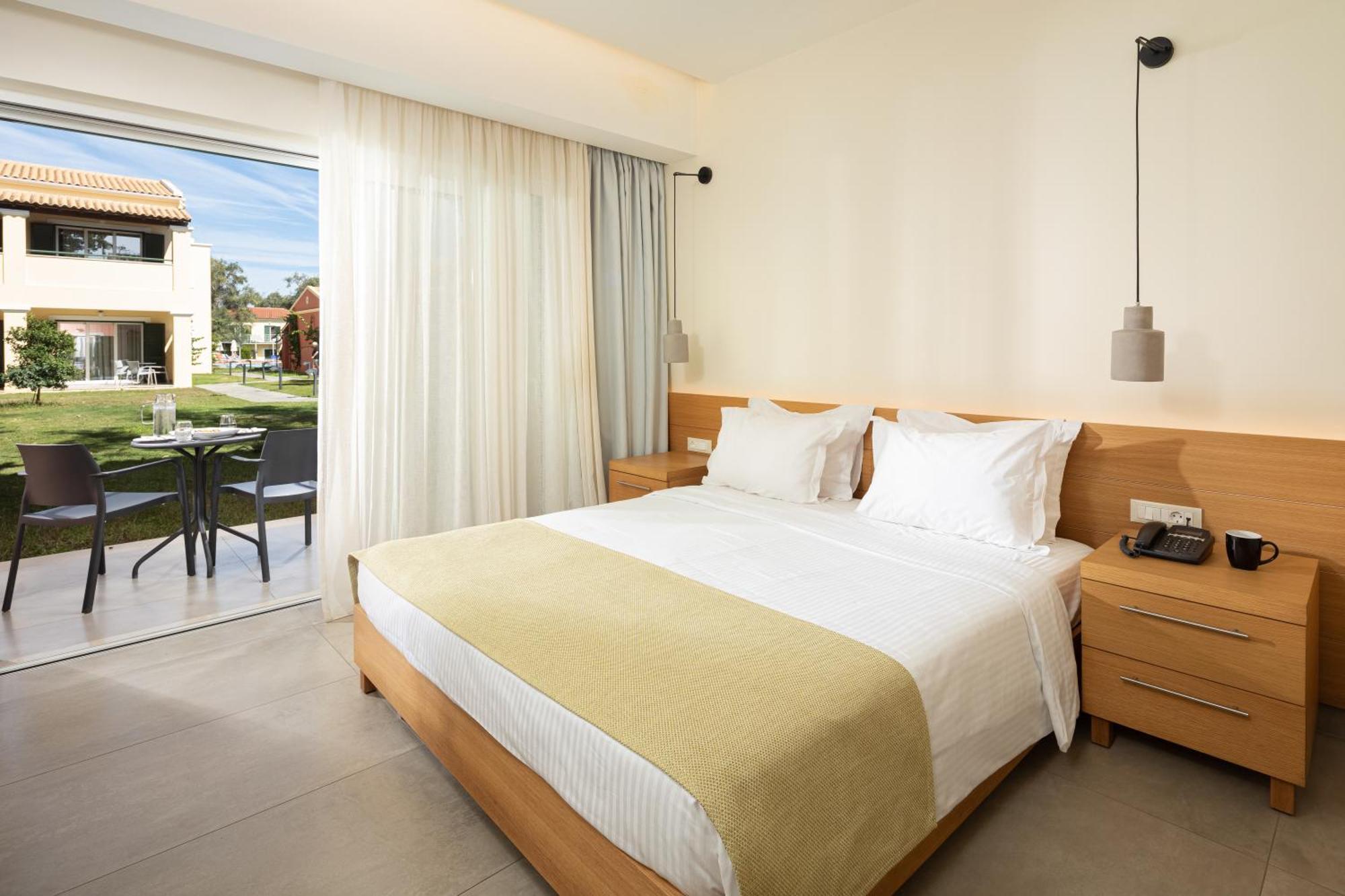 Sentido Apollo Palace Mesongí エクステリア 写真 A bedroom at the resort