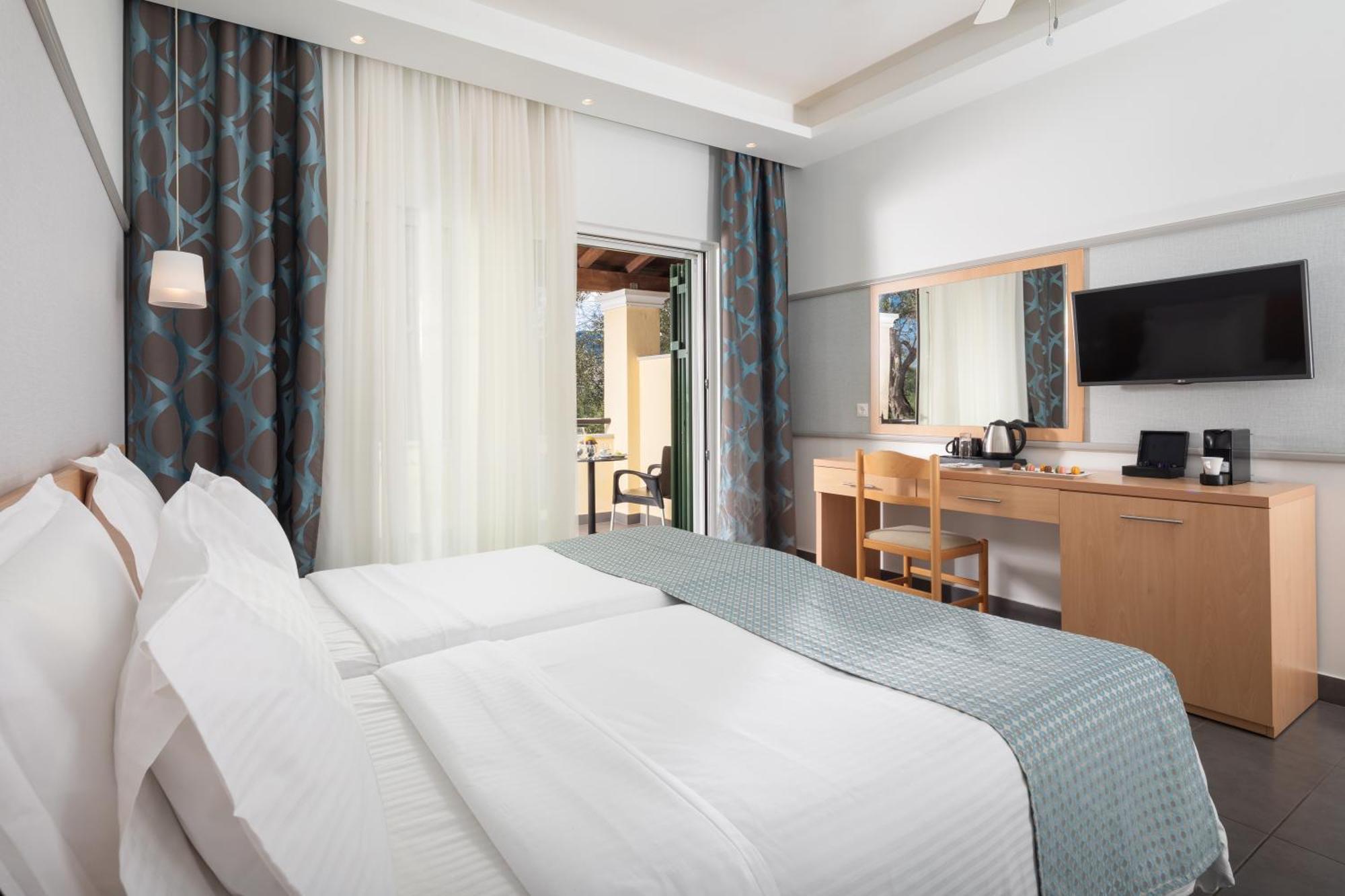Sentido Apollo Palace Mesongí エクステリア 写真 A typical room at the hotel