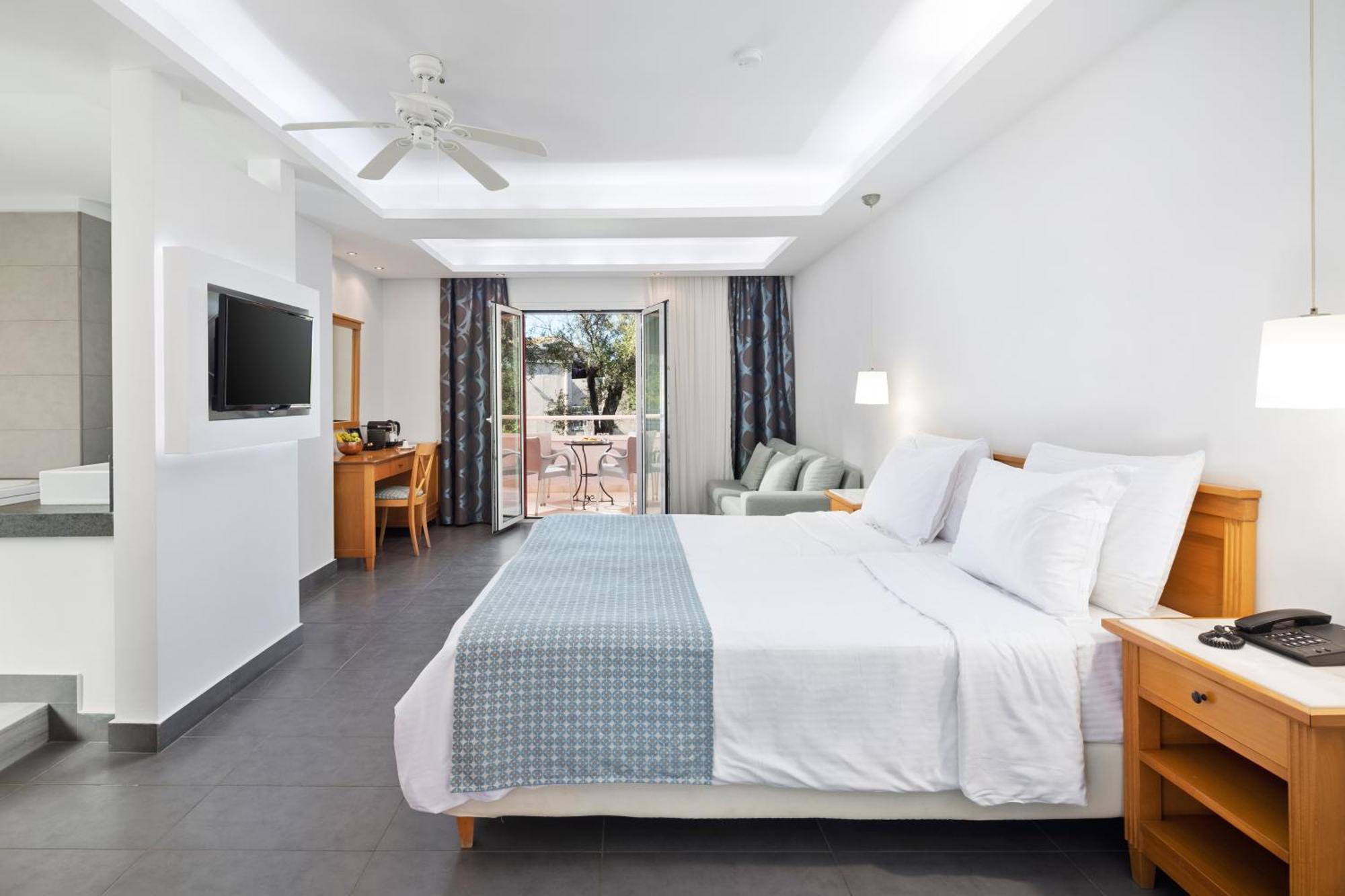 Sentido Apollo Palace Mesongí エクステリア 写真 A room at the hotel