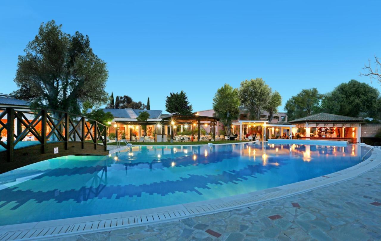 Sentido Apollo Palace Mesongí エクステリア 写真 The pool at the hotel